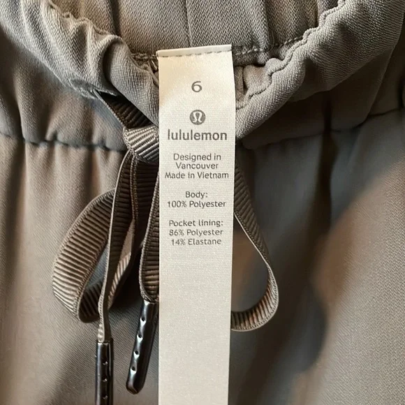 Lululemon skirt NWOT!